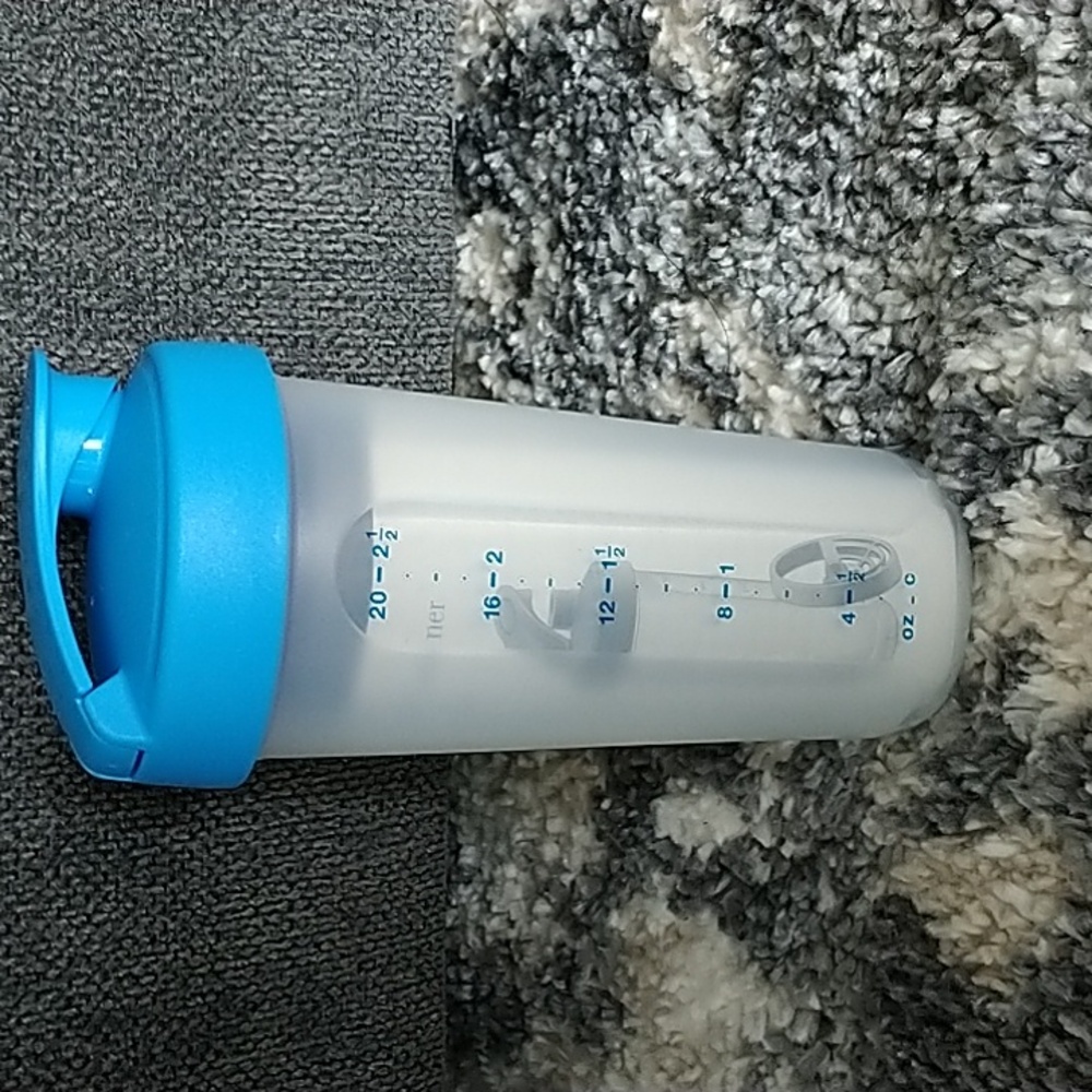 Tupperware Quick Shake Container NWOT - Picture 2 of 4